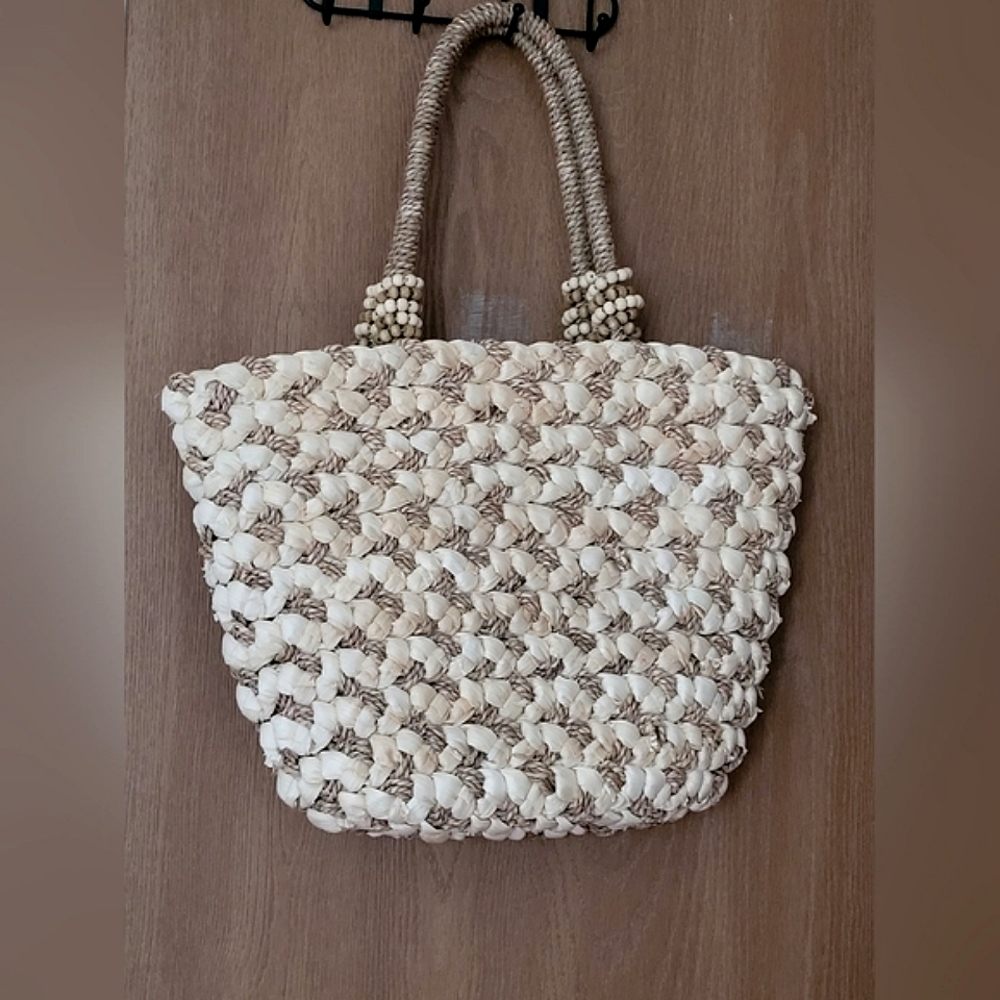 NWT By Anthropologie Savanna Woven Raffia Tote Bag With The Wood Beaded handle.